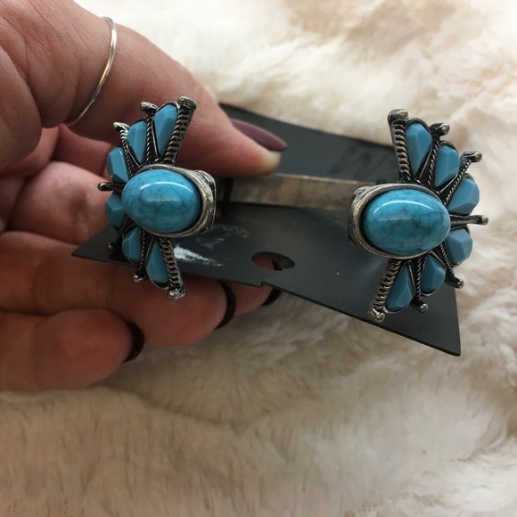 H&M Cuff Bracelet - Picture 1 of 2